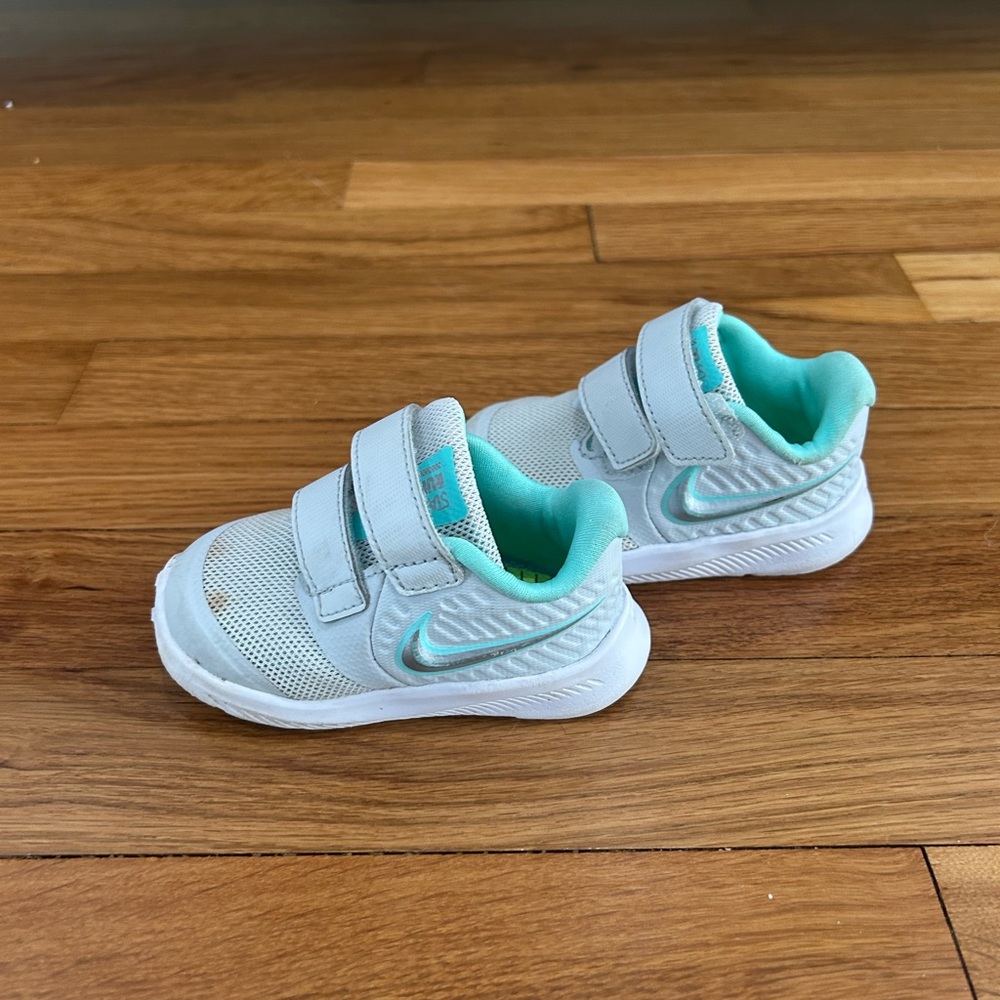 Nike Kids Sneakers in White and Mint
